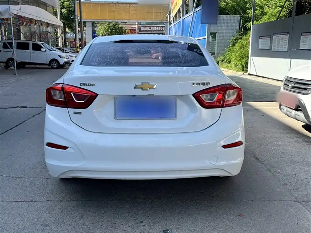 Chevrolet Cruze 2018 320 Automatic Pioneer Sunroof Edition фото 8