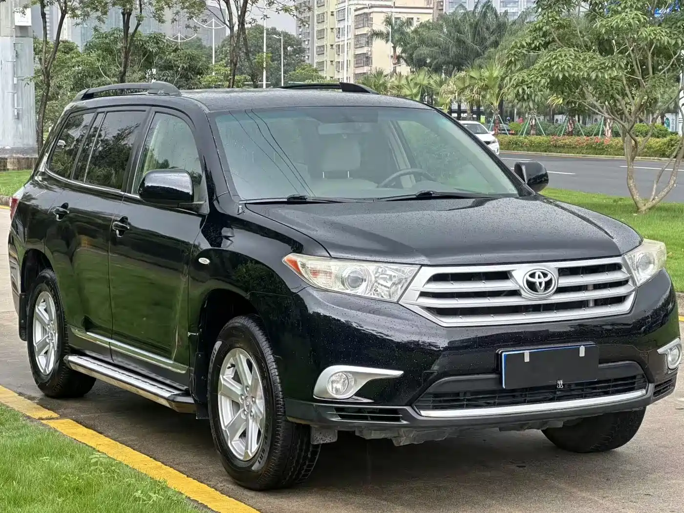 Toyota Highlander 2012 2.7L 2WD 7-Seat Elite фото 3
