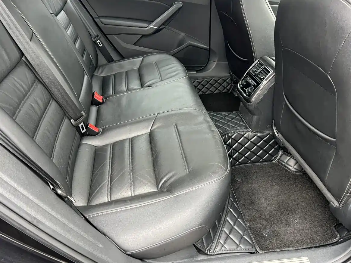 Volkswagen Passat 2017 330TSI DSG Luxury фото 9