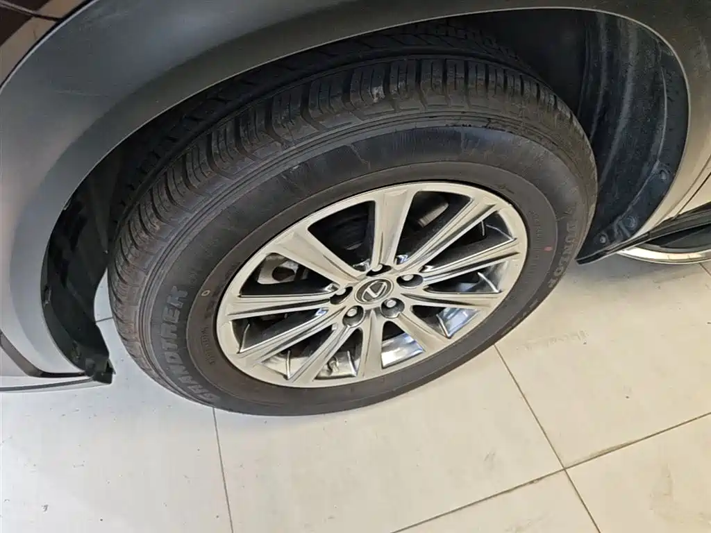 Lexus NX 2018 300h FWD Sharp Edition China VI фото 23