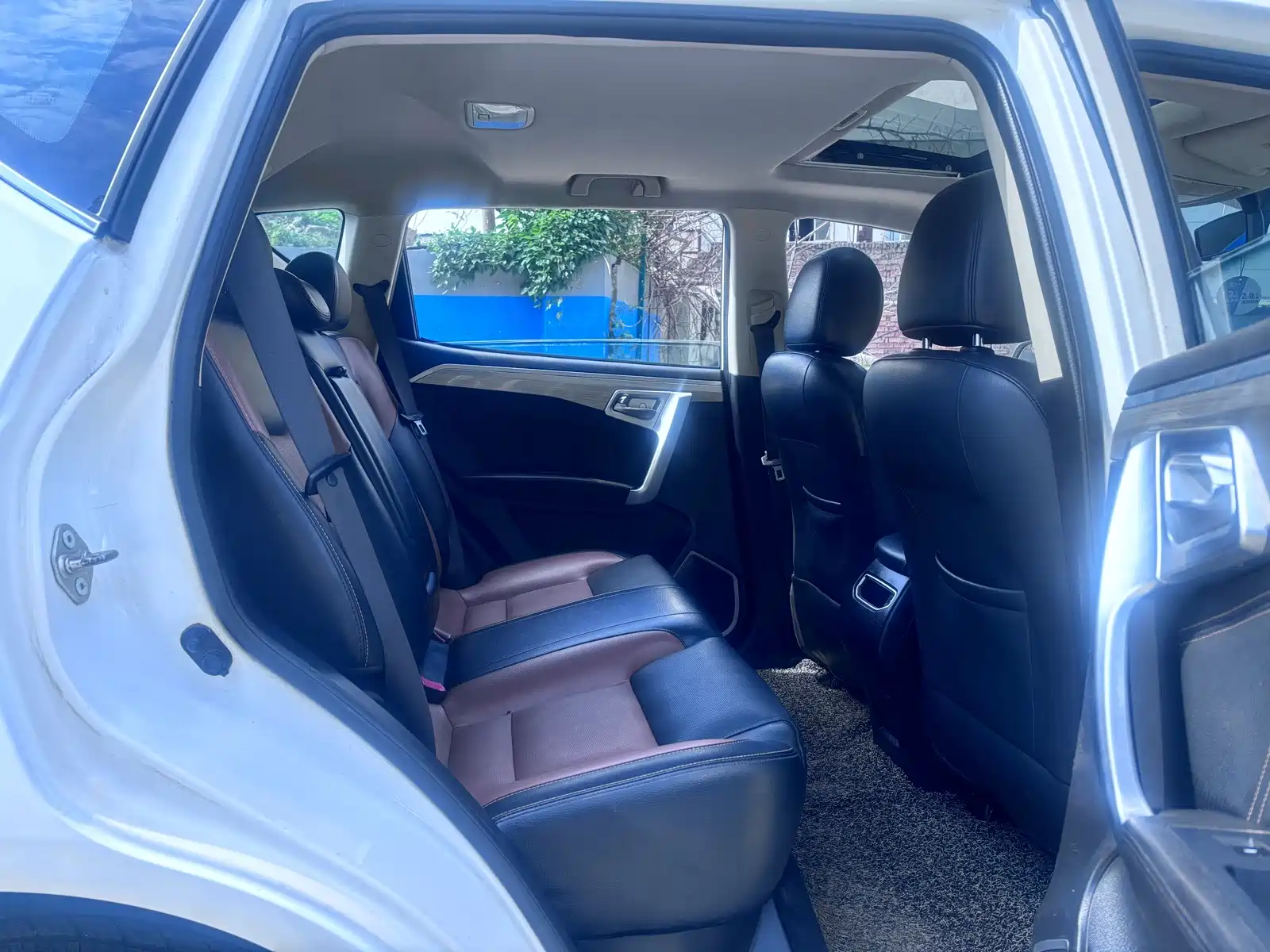 Photo 10 - Geely Emgrand X6