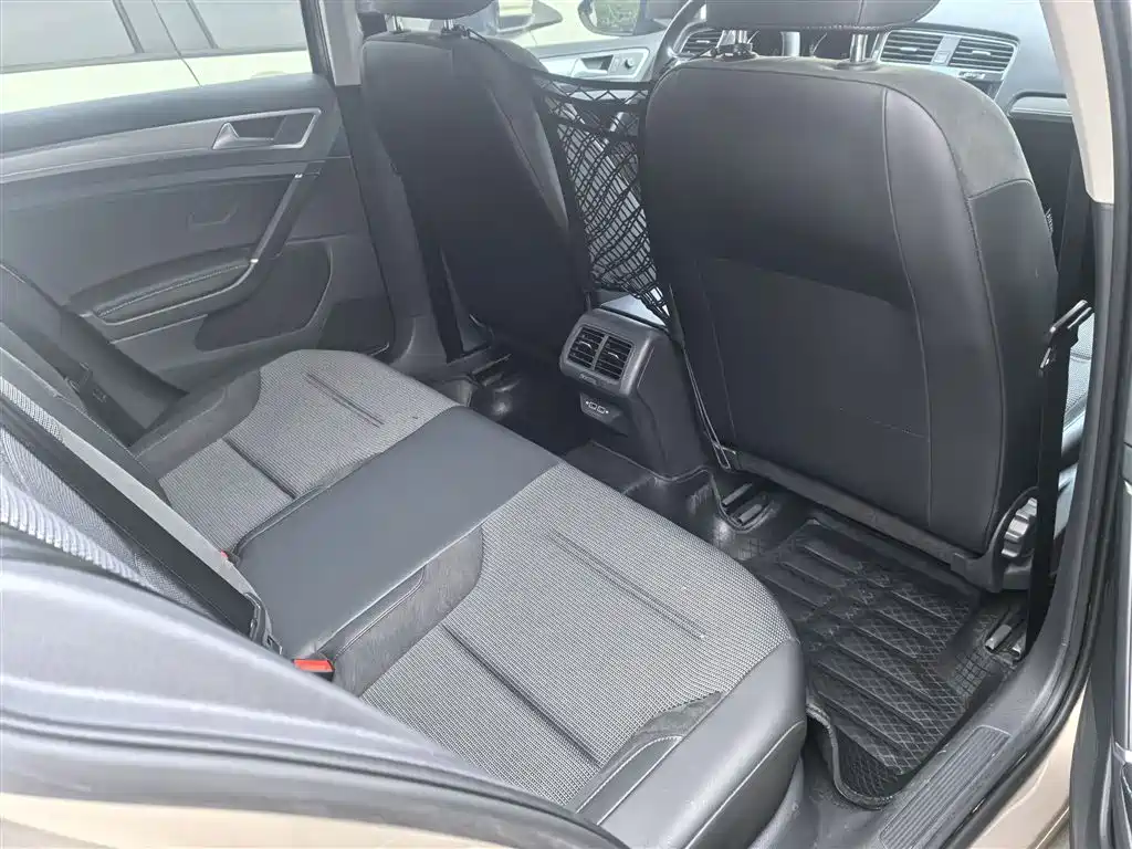 Volkswagen Golf 2020 Beloved Edition 280TSI DSG Comfort фото 14
