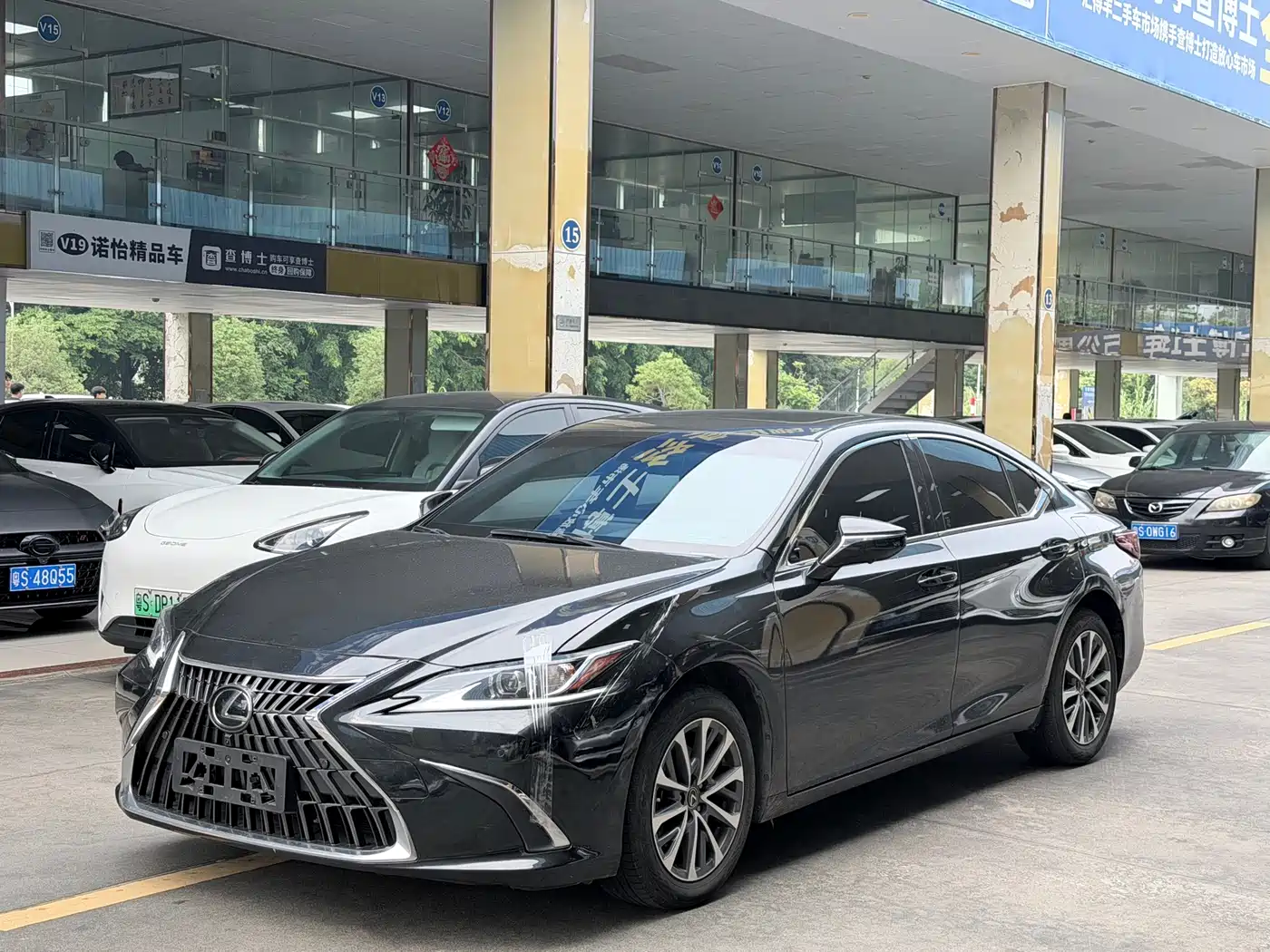 Lexus ES 2024 200 Premium Edition