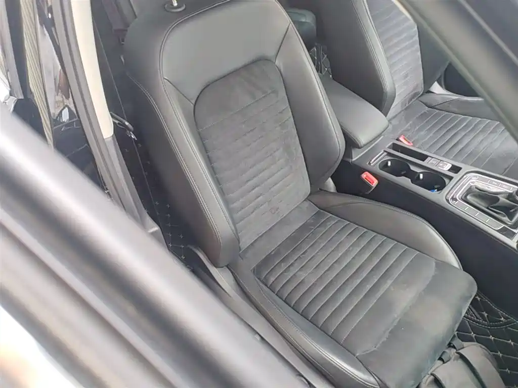 Volkswagen Magotan 2018 330TSI DSG Luxury фото 25