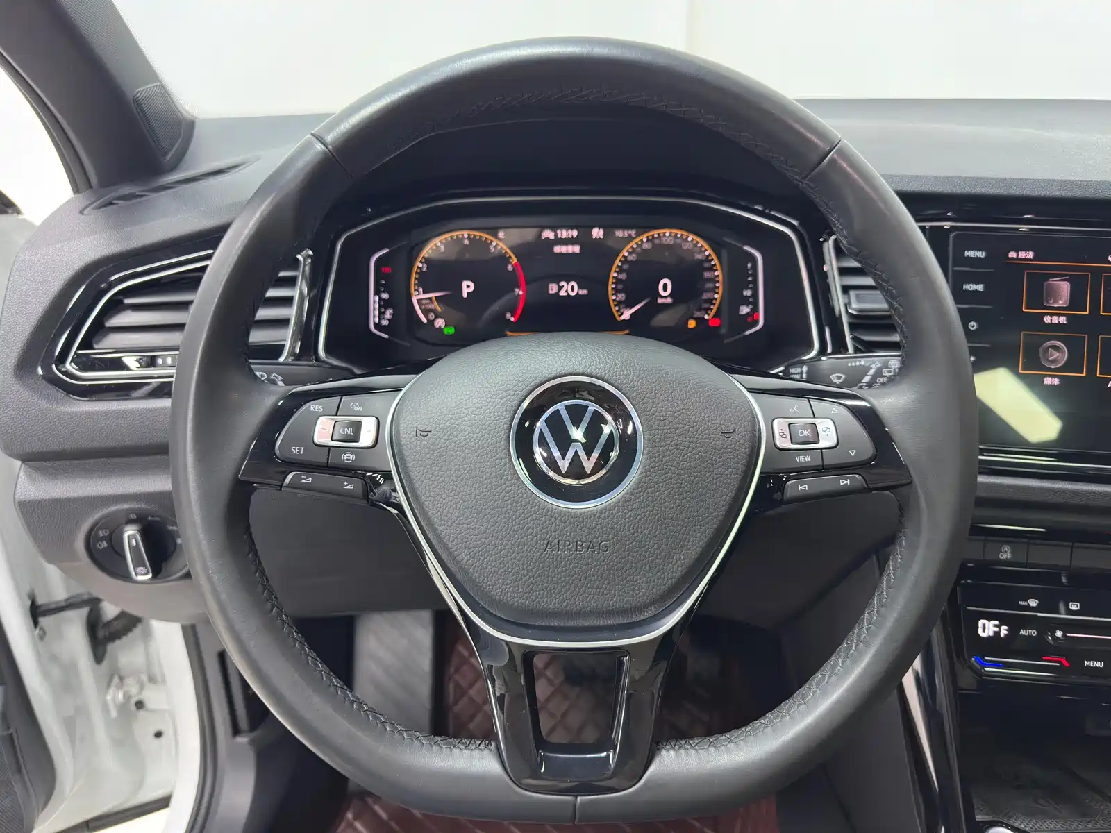 Photo 17 - Volkswagen T-ROC