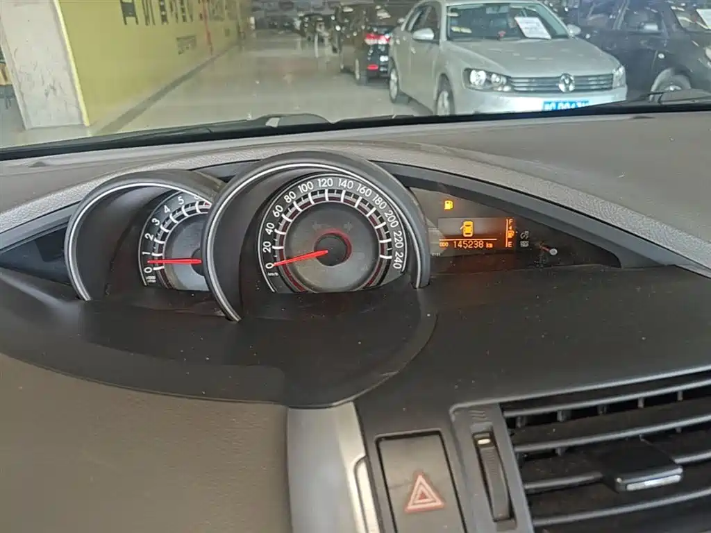 Toyota E'Z 2014 Xingyao 180E CVT Elite фото 12