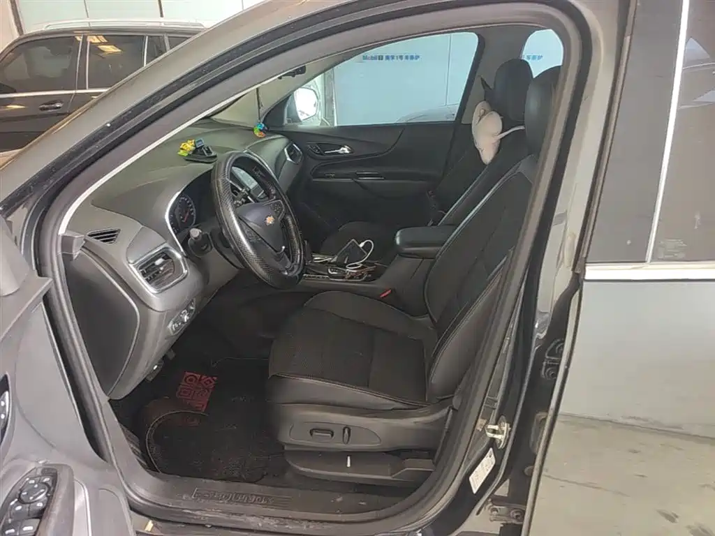 Chevrolet Equinox 2018 535T Automatic Galloping Edition фото 15