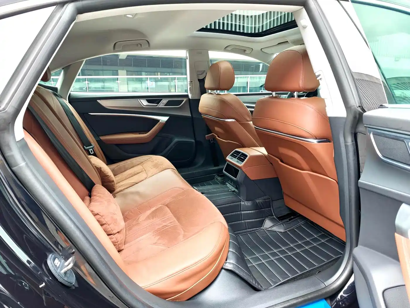 Audi A7L 2025 Model Year 45 TFSI Luxury фото 6