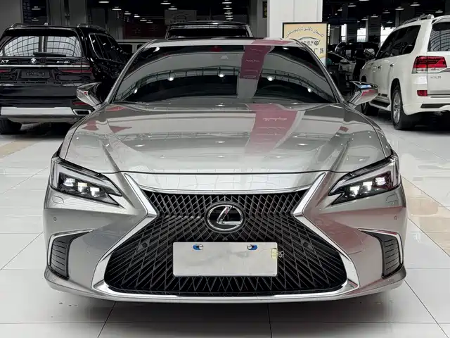 Lexus ES 2025 200 Ultimate Edition — фото 2
