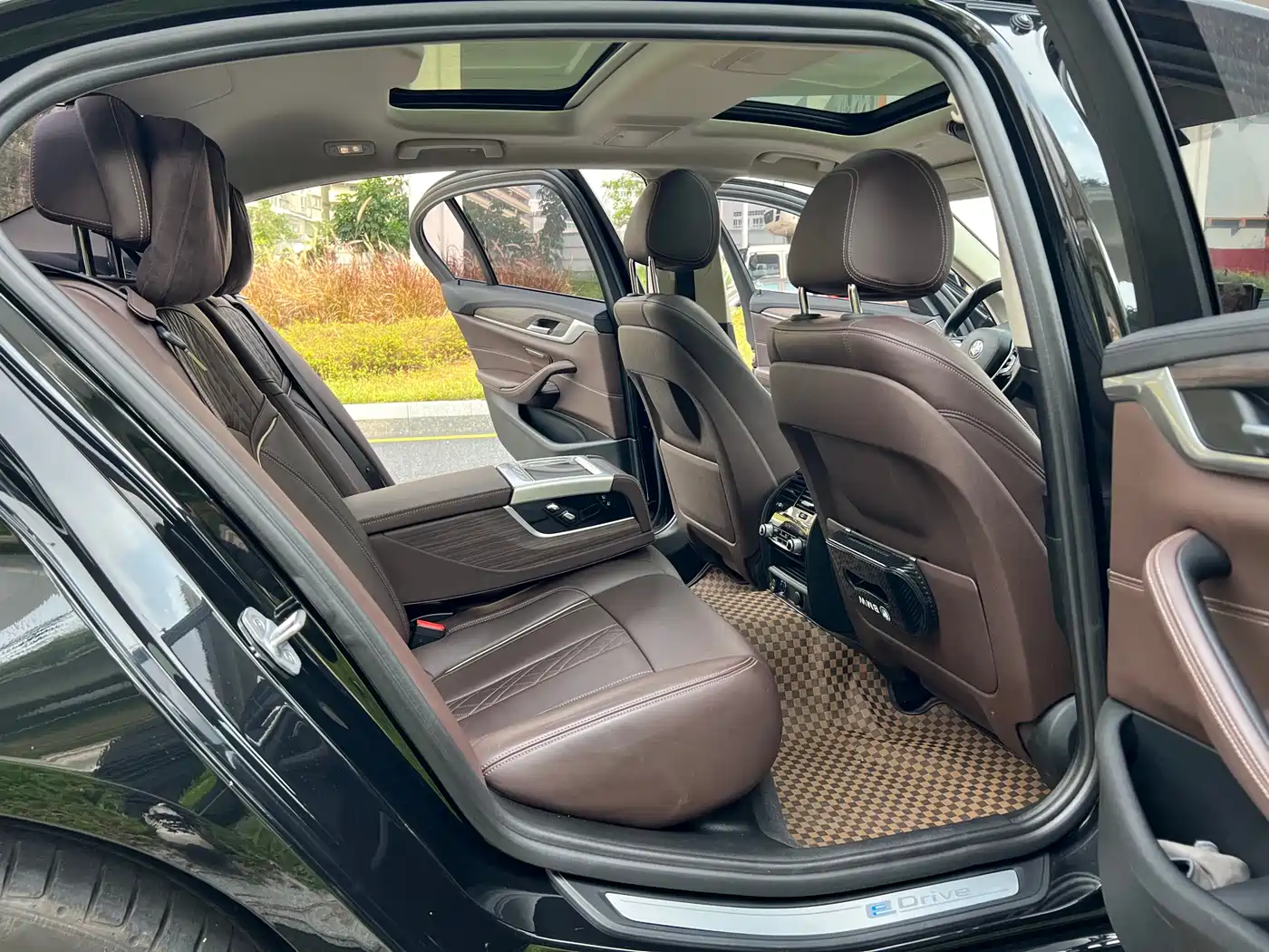 BMW 5 Series New Energy 2019 530Le Luxury Package фото 12