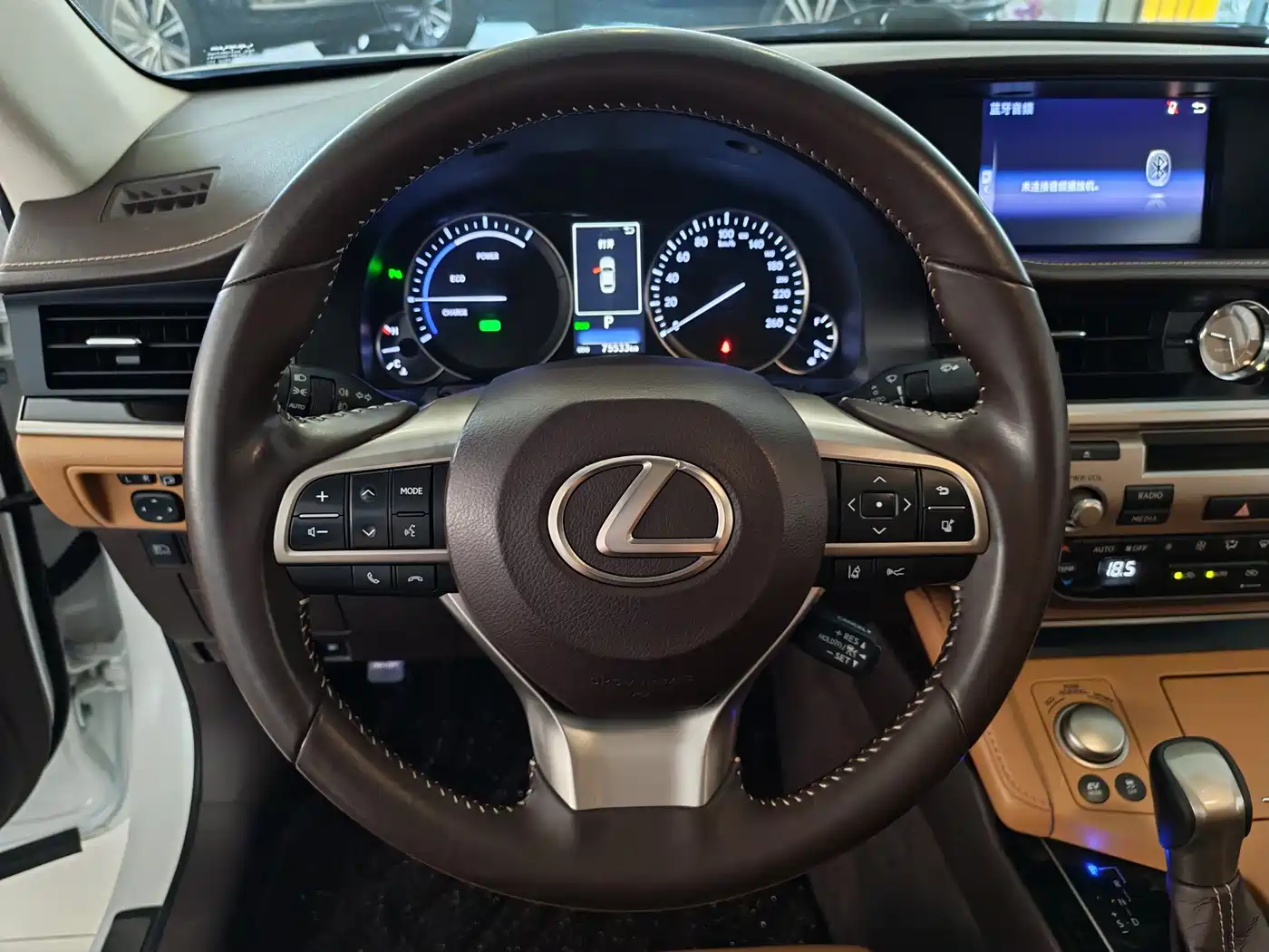 Lexus ES 2017 300h Mark Levinson Comfort Edition фото 8