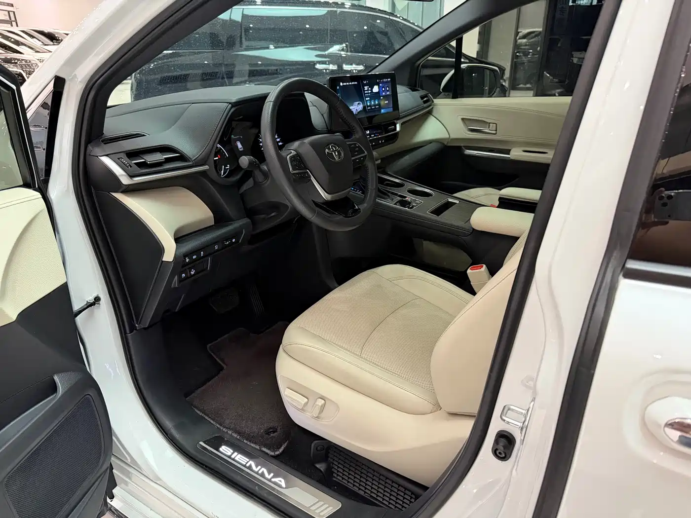 Toyota Sienna 2024 2.5L Hybrid Comfort Edition фото 7