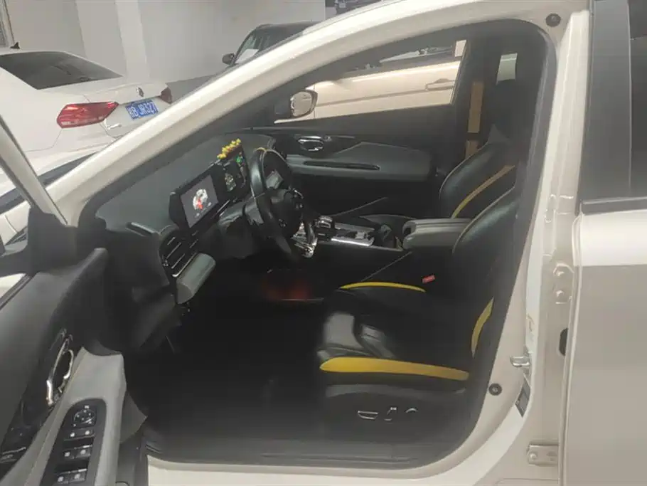 GAC Trumpchi Trumpchi Emkoo 2021 270T DCT J16 Edition фото 9