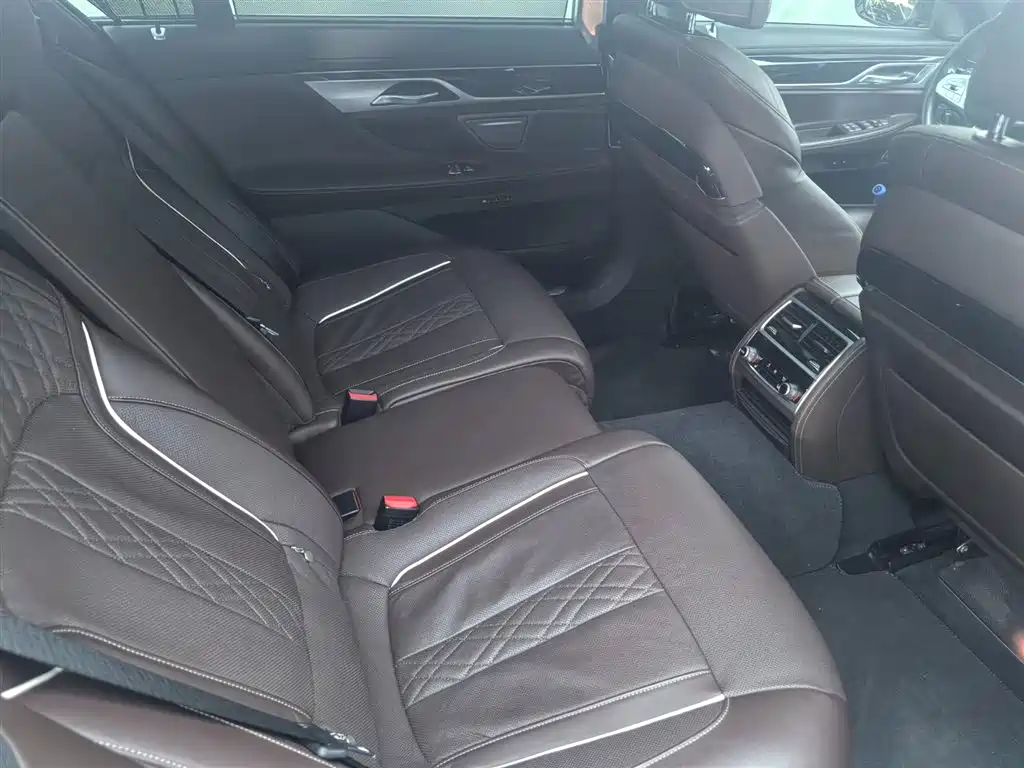 BMW 7 Series 2019 Facelift 740Li Exclusive M Sport Package фото 10