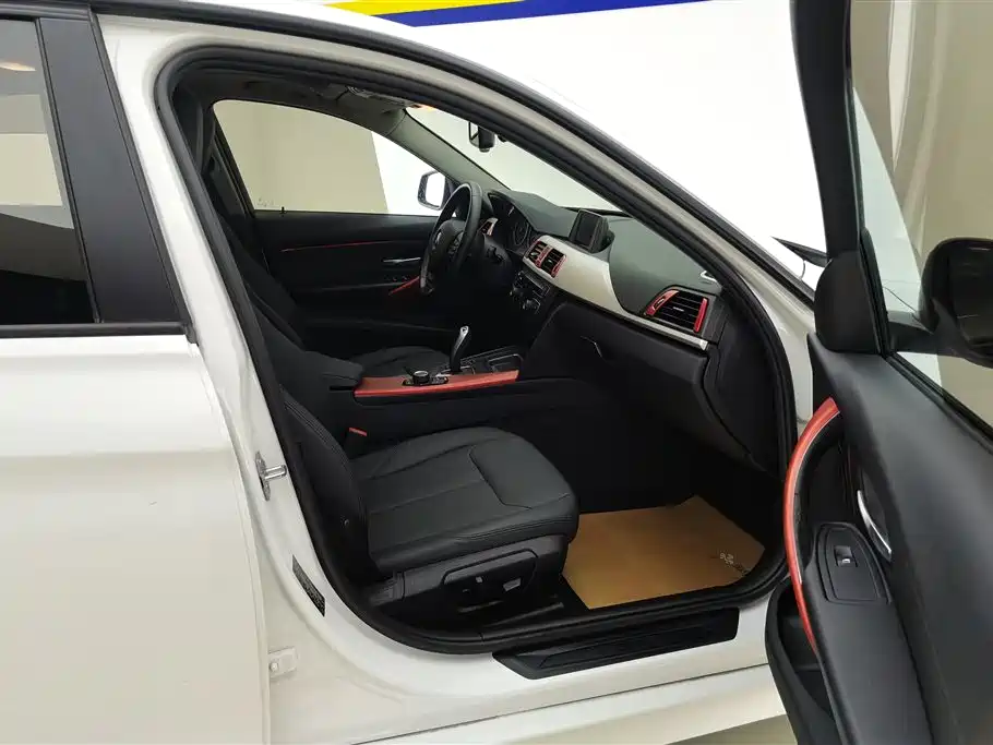 BMW 3 Series 2015 320i Fashion фото 8