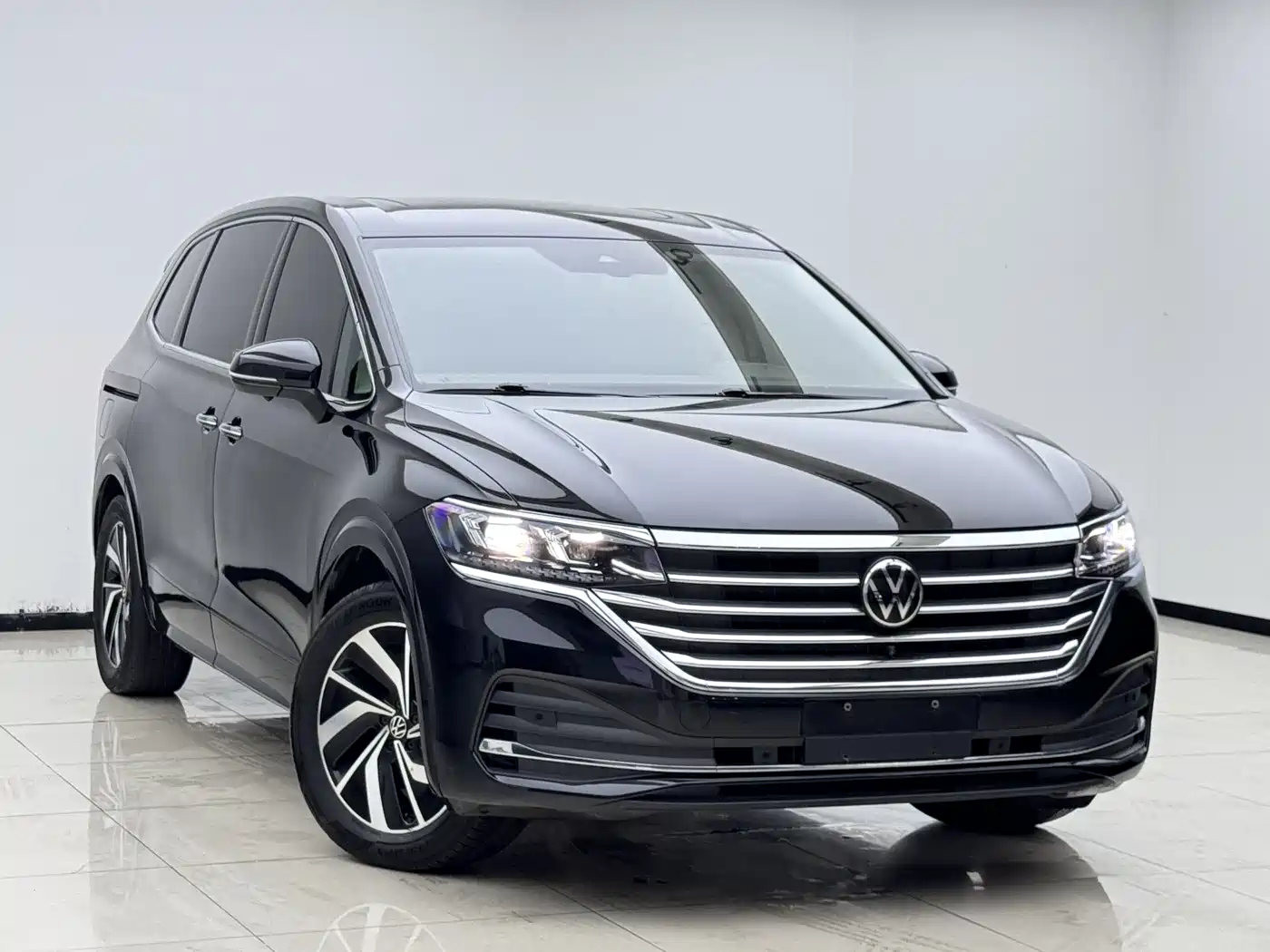 Volkswagen Viloran 2022 380TSI Premium Edition фото 2