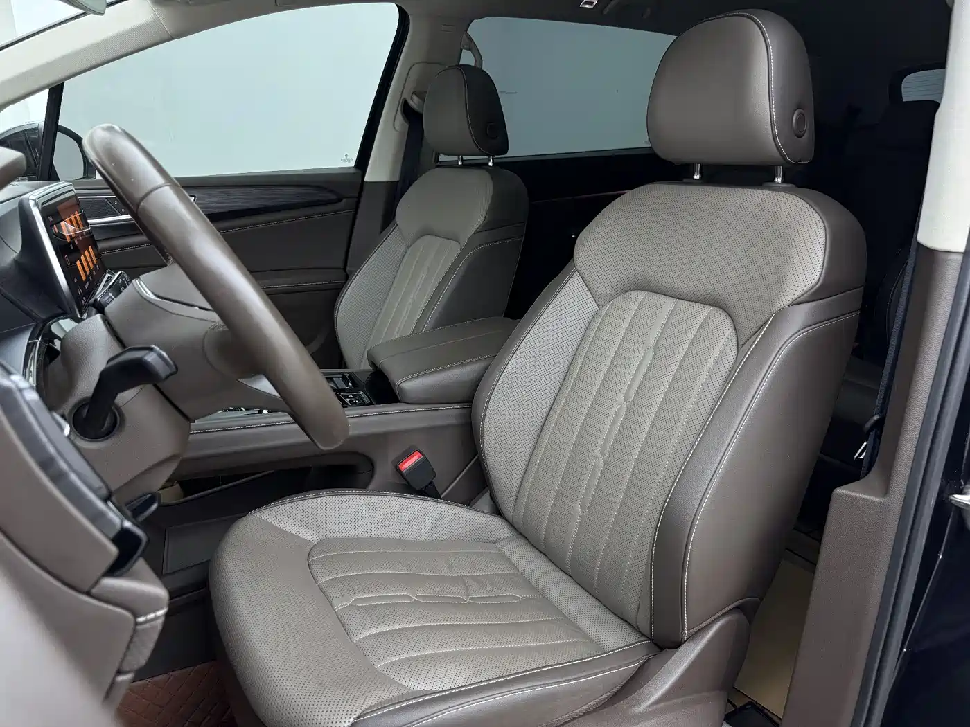 Volkswagen Viloran 2022 380TSI Premium Edition фото 16