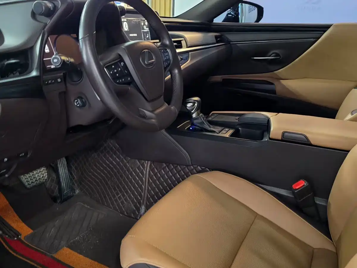 Lexus ES 2018 300h Excellence Edition China V фото 7