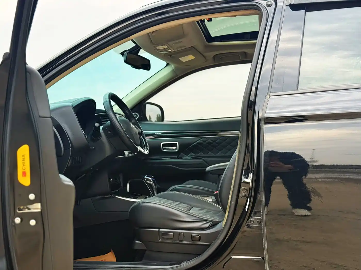 MITSUBISHI OUTLANDER