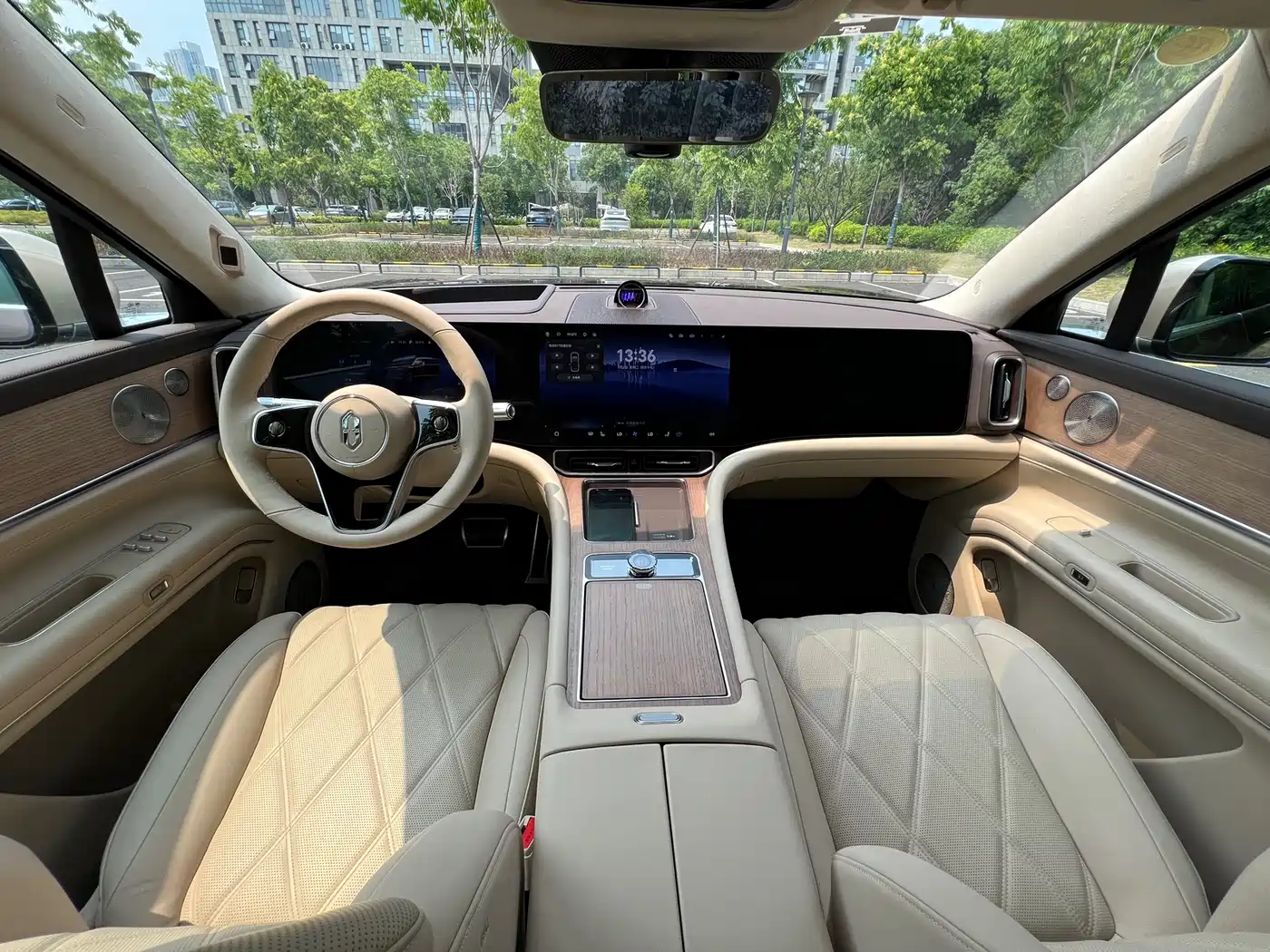 AITO Wenjie AITO M9 2025 Extended Range Ultra 52kWh 6-Seater фото 10