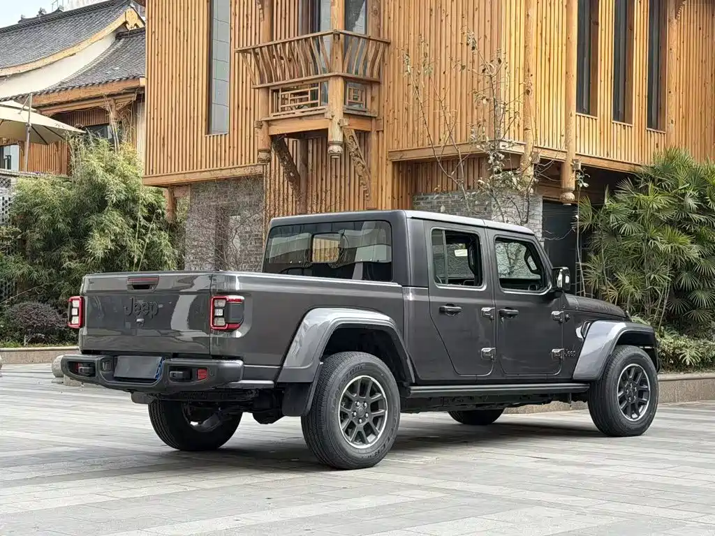 Фото 22 - Jeep Gladiator