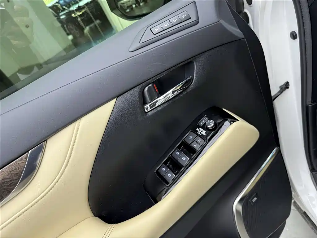 Toyota Vellfire 2020 Twin Engine 2.5L HV Premium Edition фото 12