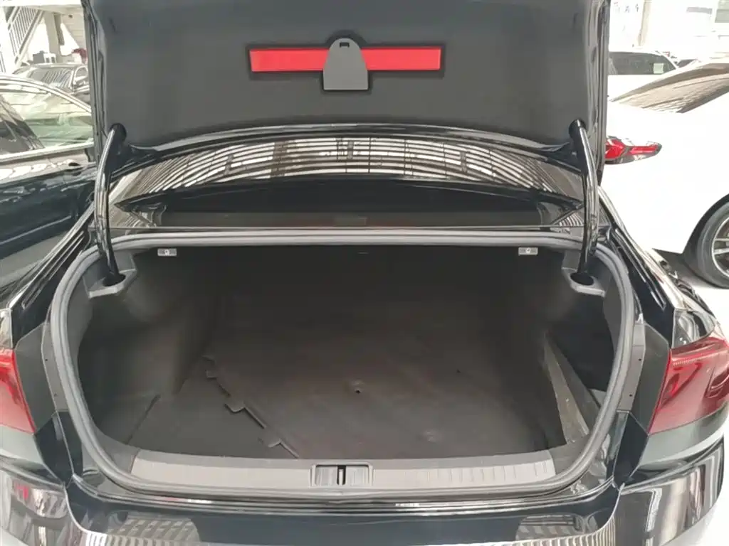 Volkswagen Magotan 2023 Model 2 Million Commemorative Edition 330TSI DSG Luxury фото 19