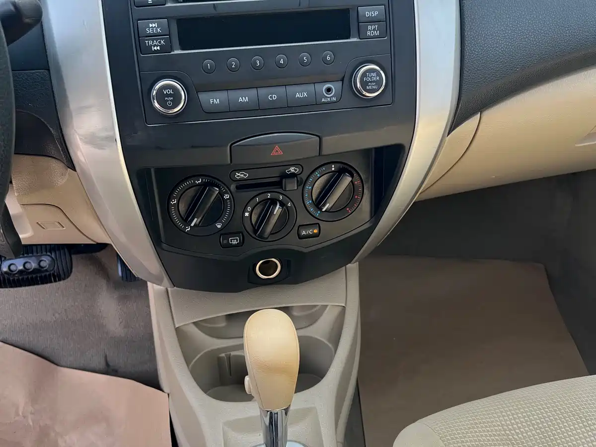 Nissan Livina 2017 2015 1.6XE CVT Comfort Edition