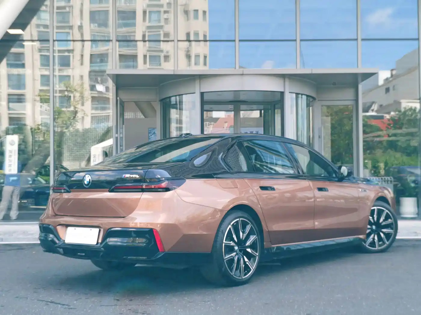 BMW i7 M70L 2024 2023 M70L