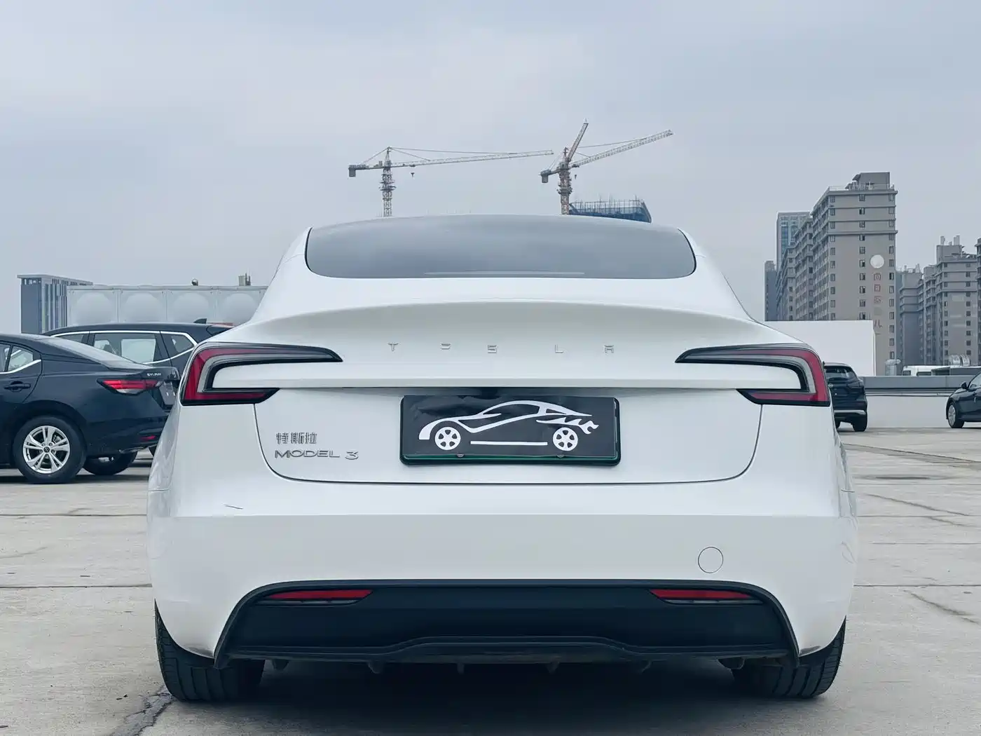 TESLA MODEL 3