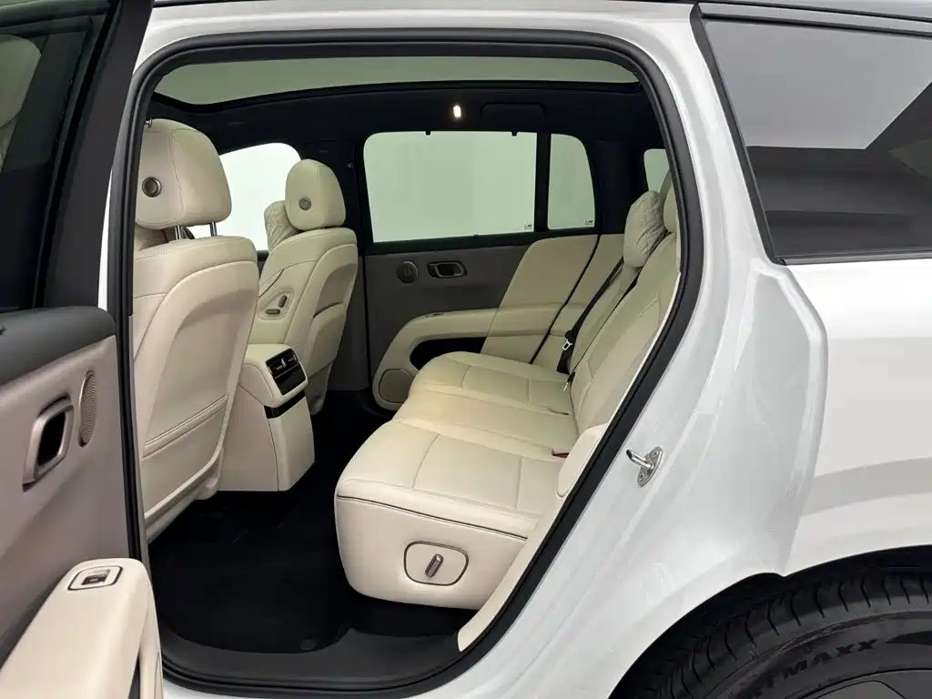 Li Auto i6 2026 2025 2WD Base Model
