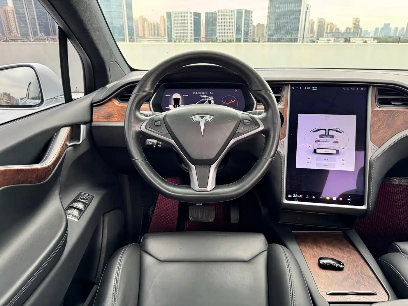 TESLA MODEL X