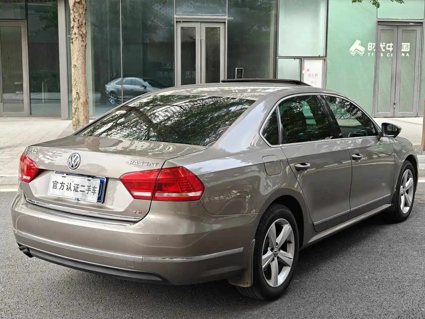 Volkswagen Passat 2015 1.8TSI DSG Prestige Edition фото 9