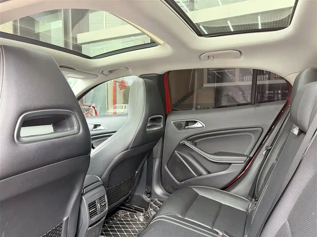 Mercedes-Benz GLA 2016 GLA 200 Dynamic фото 15