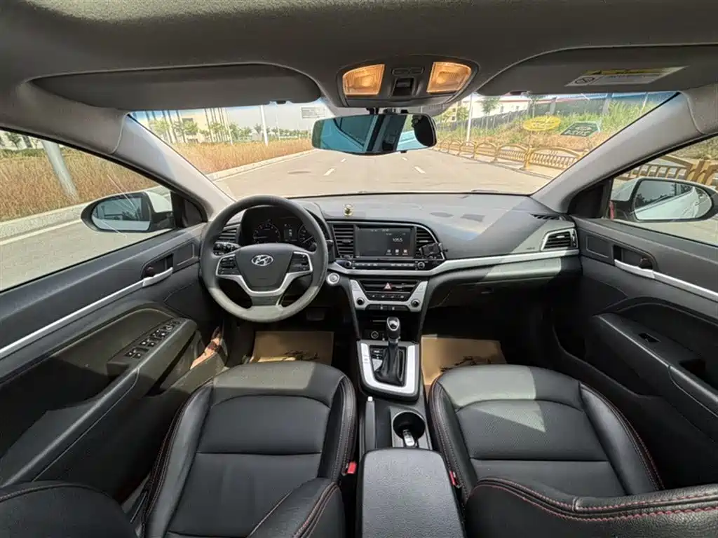 Hyundai Elantra 2016 Model 1.6L Automatic Smart Elite фото 21