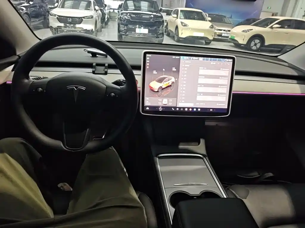 Фото 10 - Tesla Model Y