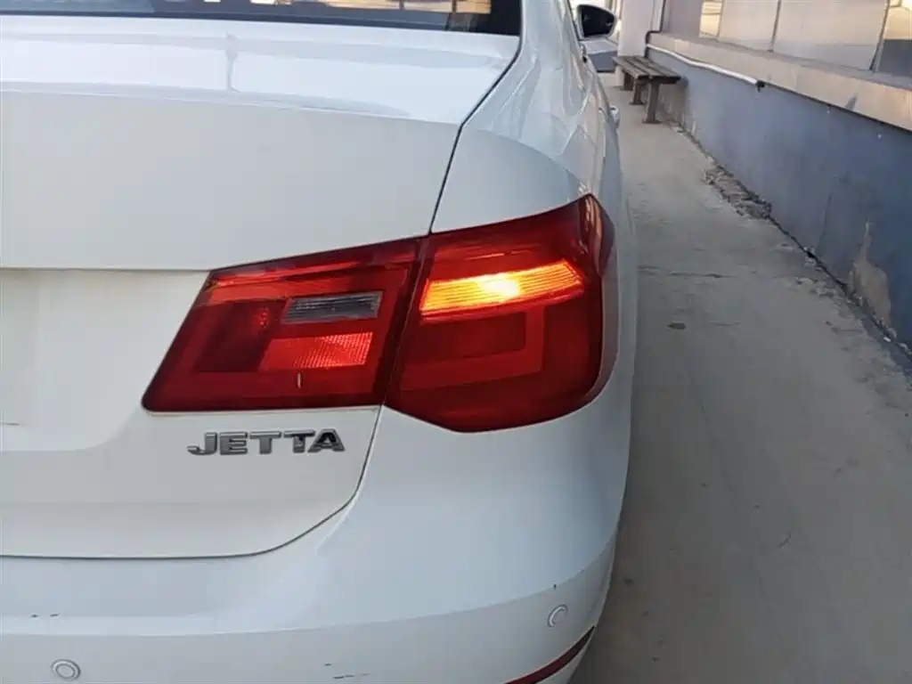 Volkswagen Jetta 2015 1.6L Manual Comfort фото 8