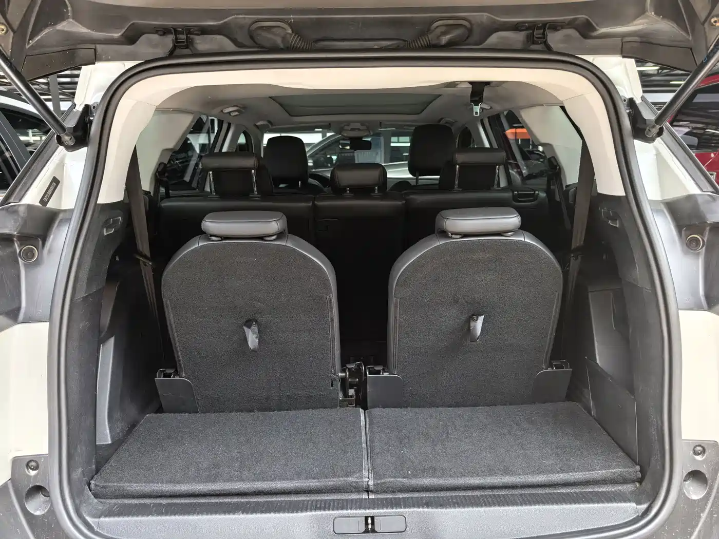 Peugeot 5008 2017 380THP 7-seat Elite Edition фото 8