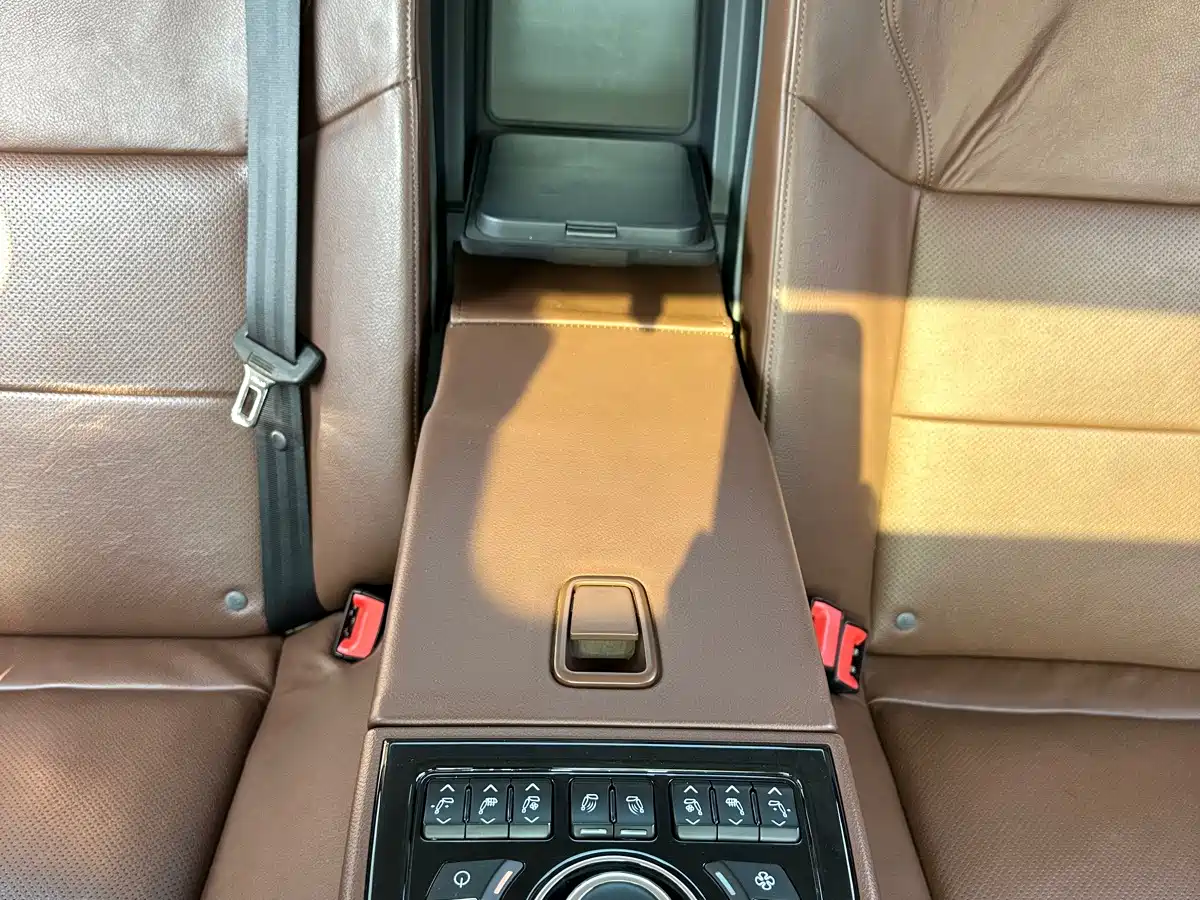 Hongqi H7 2015 2015 2.0T Luxury
