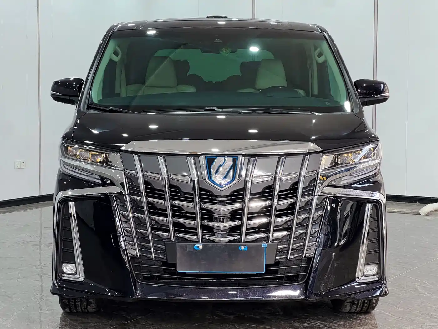 Toyota Vellfire 2019 Hybrid 2.5L HV Premium Edition фото 3