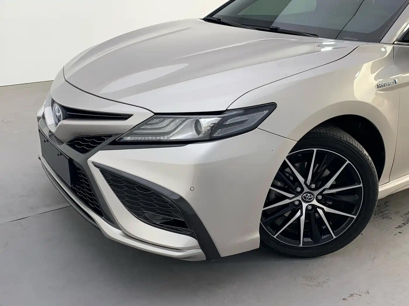 Toyota Camry 2021 Hybrid 2.5HS Fashion Edition фото 7