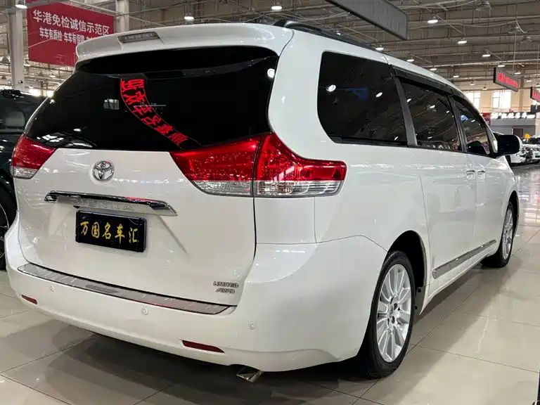 Toyota Sienna 2013 3.5L 4WD Automatic фото 5