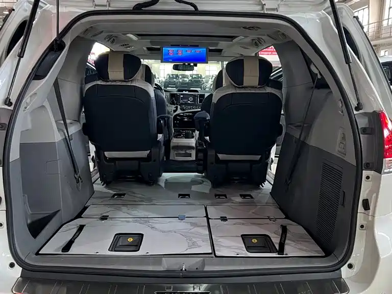 Toyota Sienna 2013 3.5L 4WD Automatic фото 26