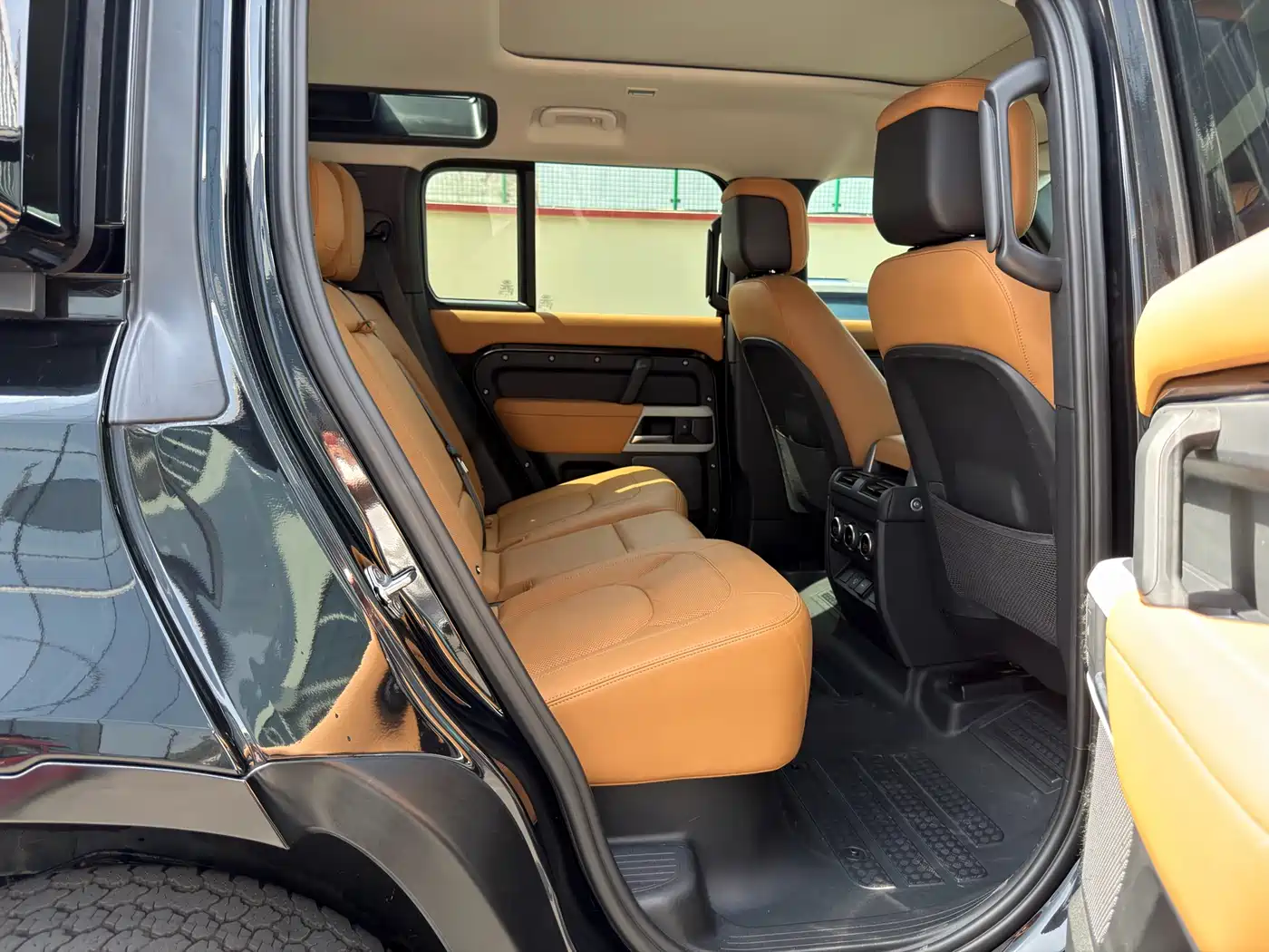 Land Rover Defender 2023 Facelift 110 3.0T P400 Dark Special Edition фото 13
