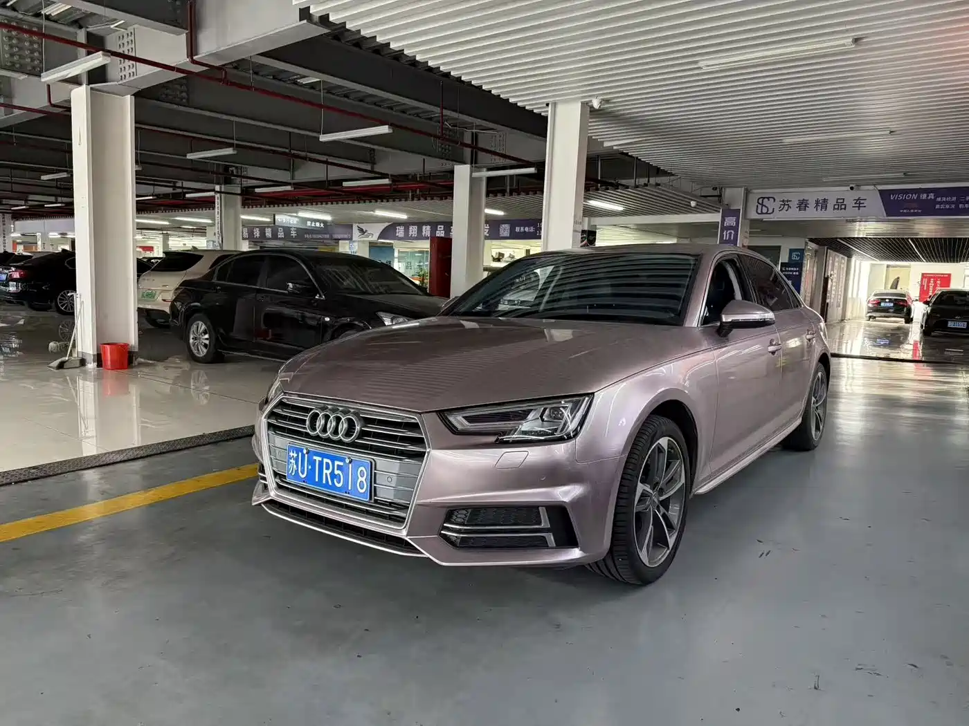 Фото 1 - Audi A4L