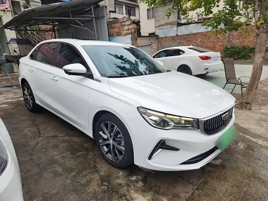 Фото 4 - Geely Emgrand