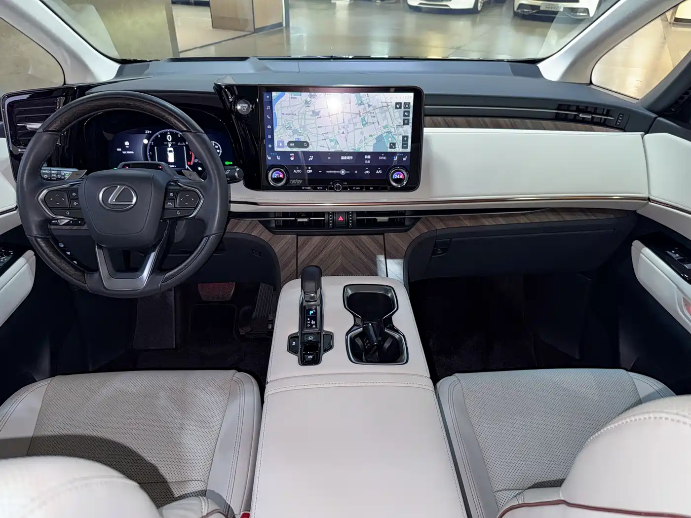 Lexus LM 2023 500h 6-Seater Prestige Edition фото 6