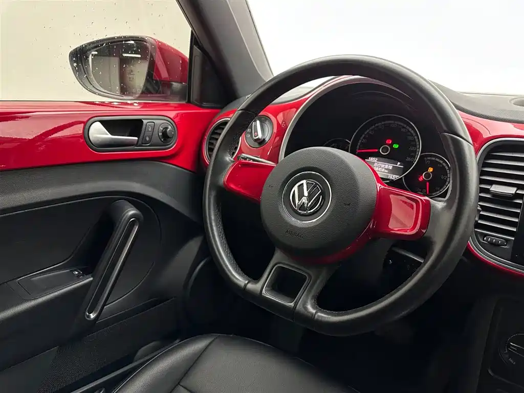 Volkswagen Beetle 2014 1.4TSI Fashion Edition фото 10