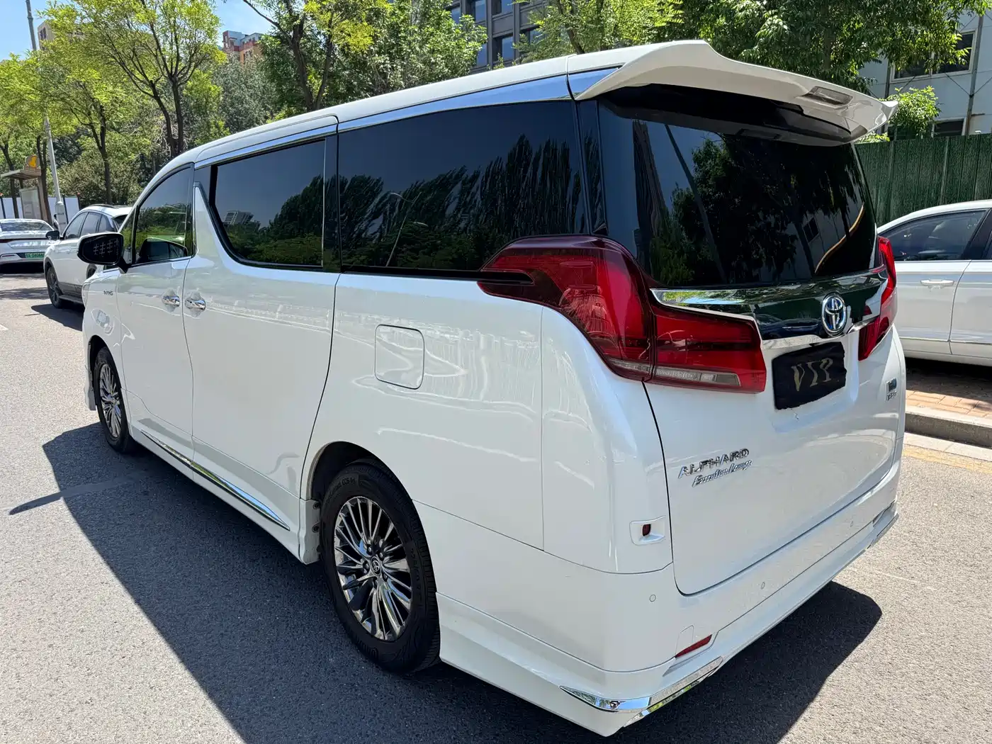Toyota Alphard 2020 Hybrid 2.5L Premium Edition фото 4