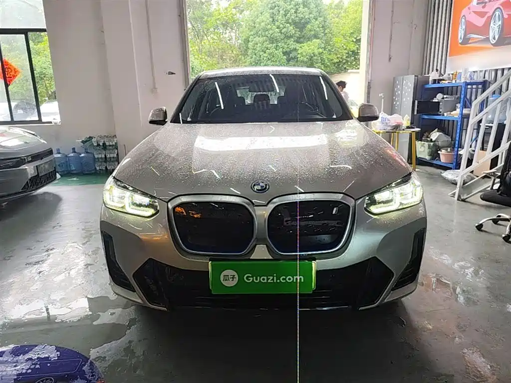 BMW iX3 2022 Leading Edition фото 3